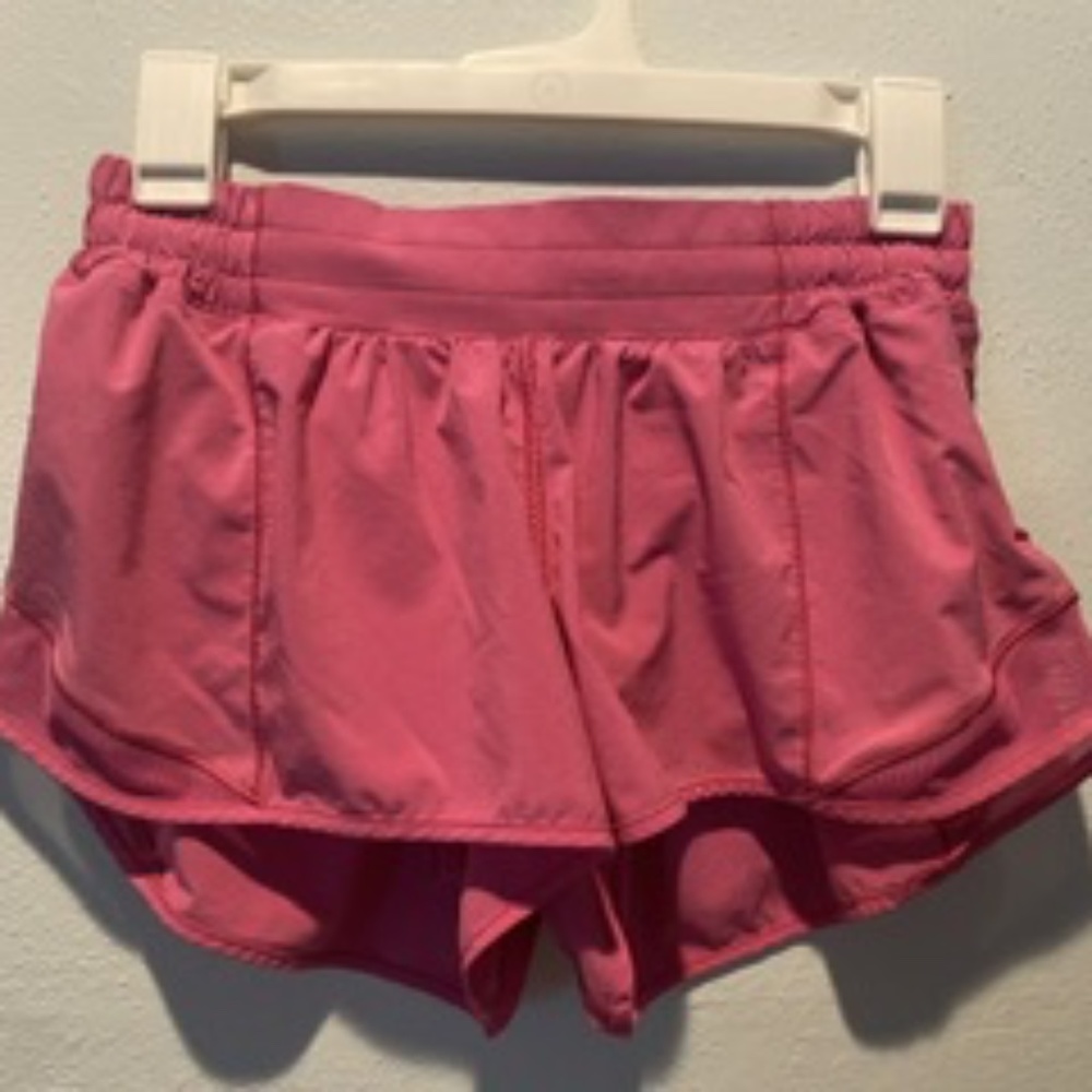 Lululemon hotty hot shorts 2.5”